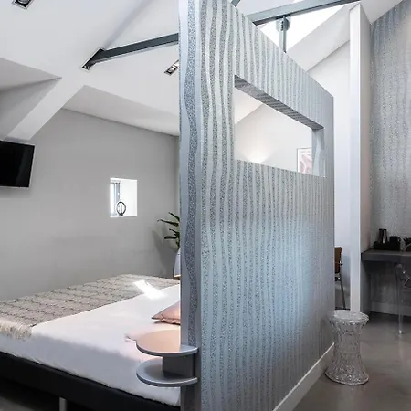 Fast Wifi, Kitchen Access, With Wellness Nearby Guest house